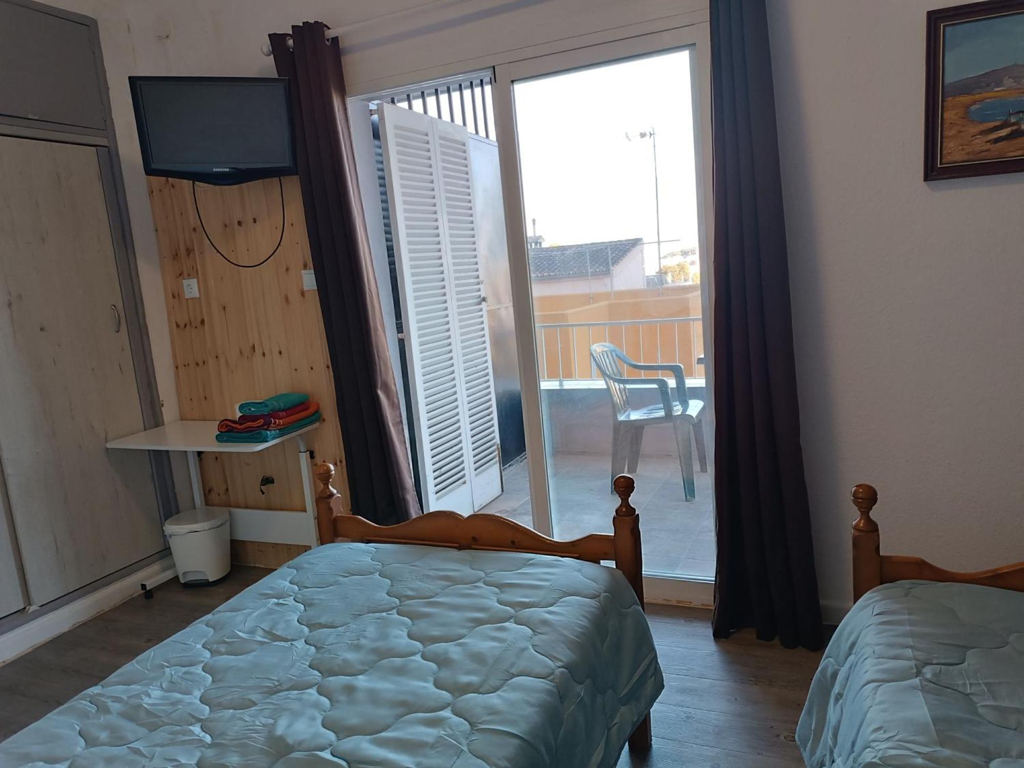 Hostal Belgica Palmanova Екстериор снимка